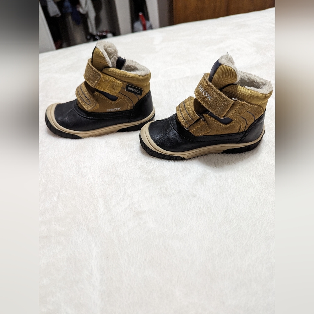.Geox Rispira boots for a small person. Size 7 child's. - Picture 6 of 6